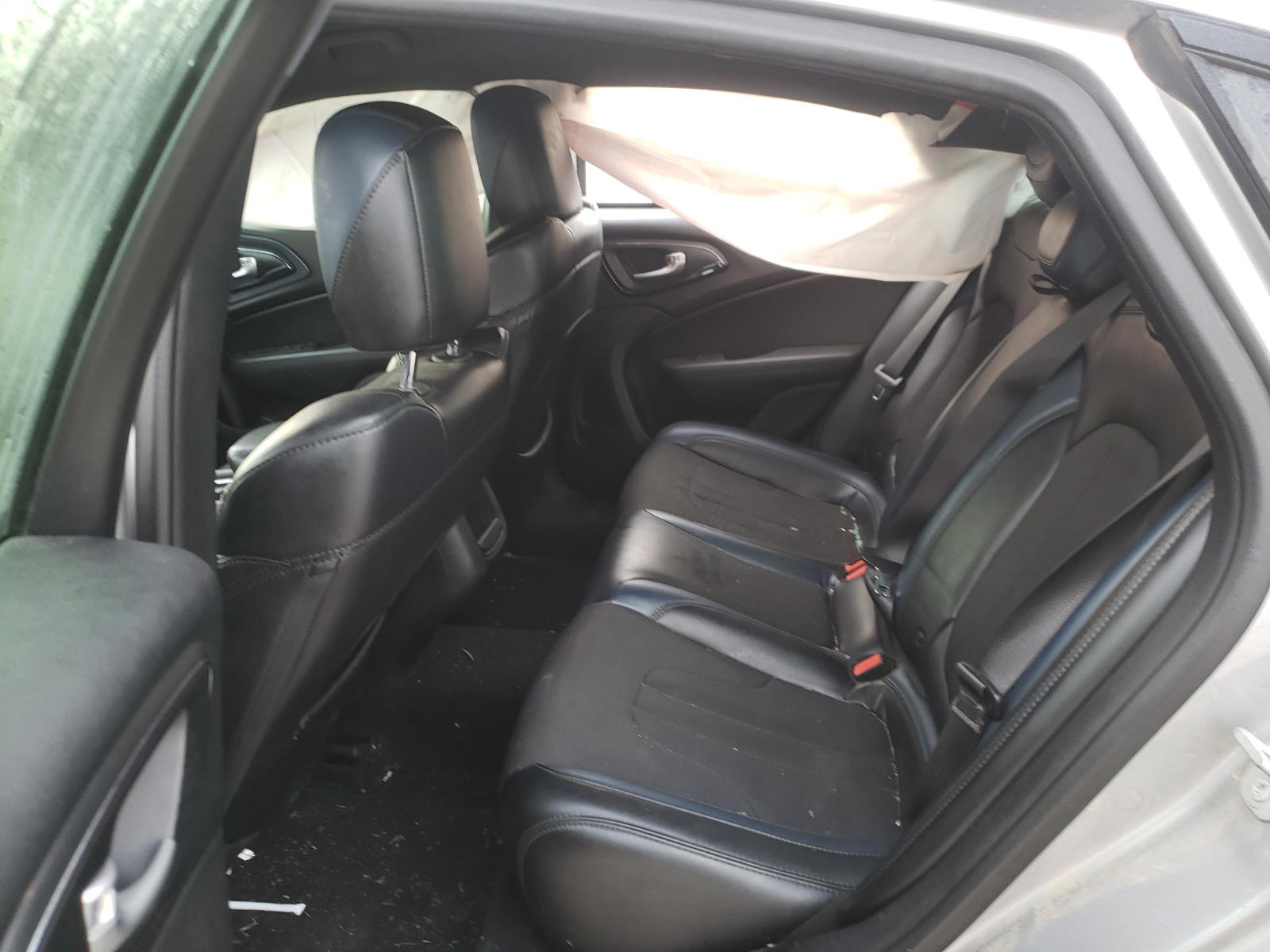 Photo 6 from auction – 2015 CHRYSLER 200 S with VIN 1C3CCCBB1FN743934