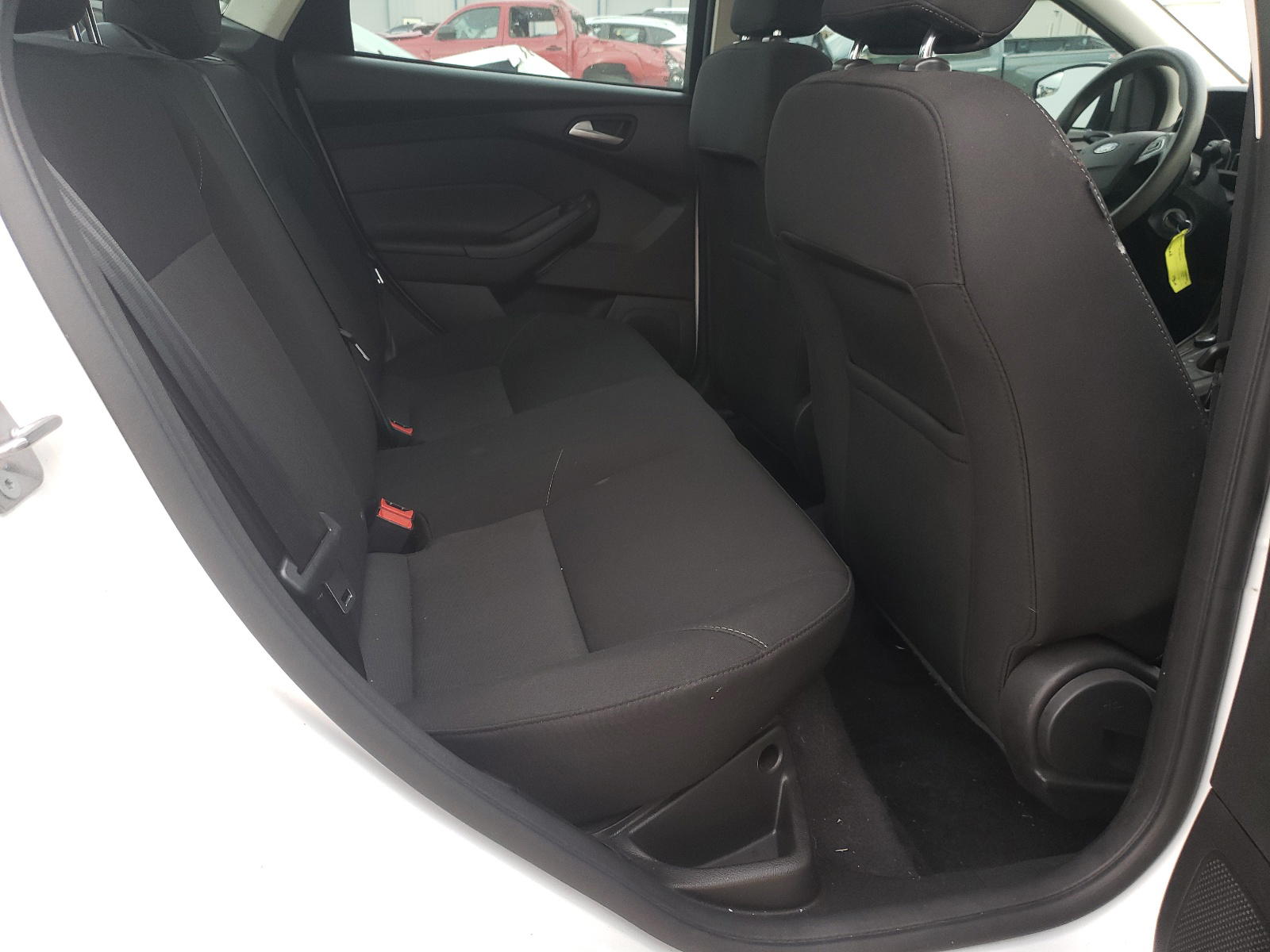 Photo 6 from auction – 2017 FORD FOCUS SE with VIN 1FADP3F24HL227893