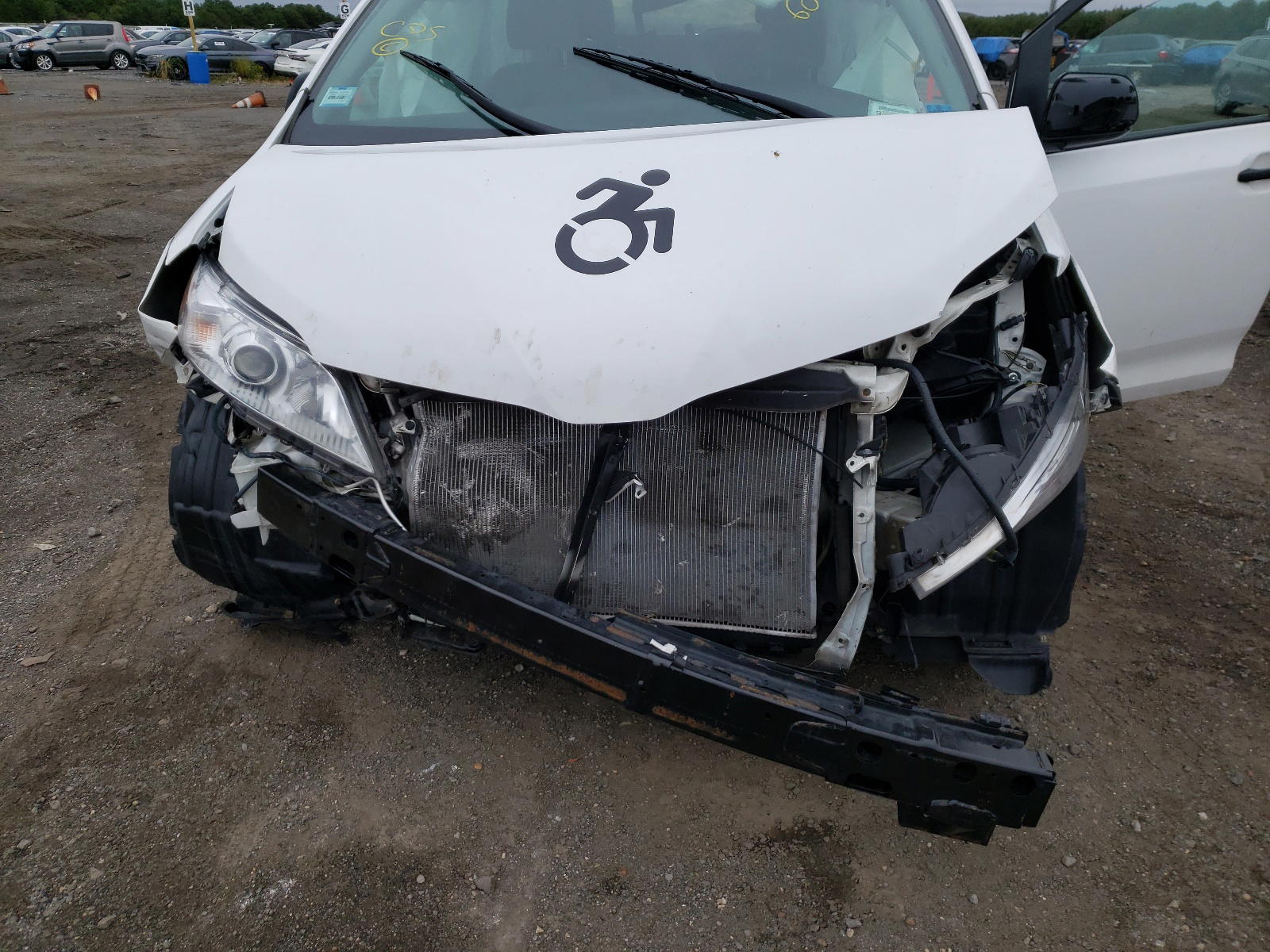 Photo 7 from auction – 2018 TOYOTA SIENNA L with VIN 5TDZZ3DC1JS945895