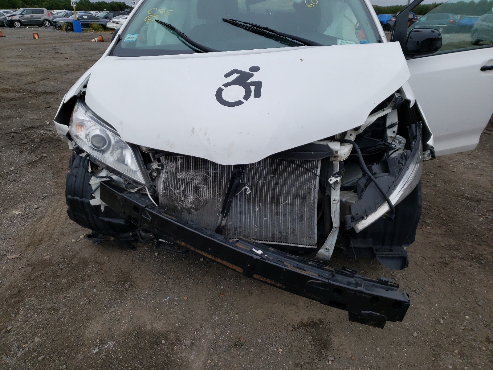 Фото 7 с аукциона – 2018 TOYOTA SIENNA L с VIN 5TDZZ3DC1JS945895