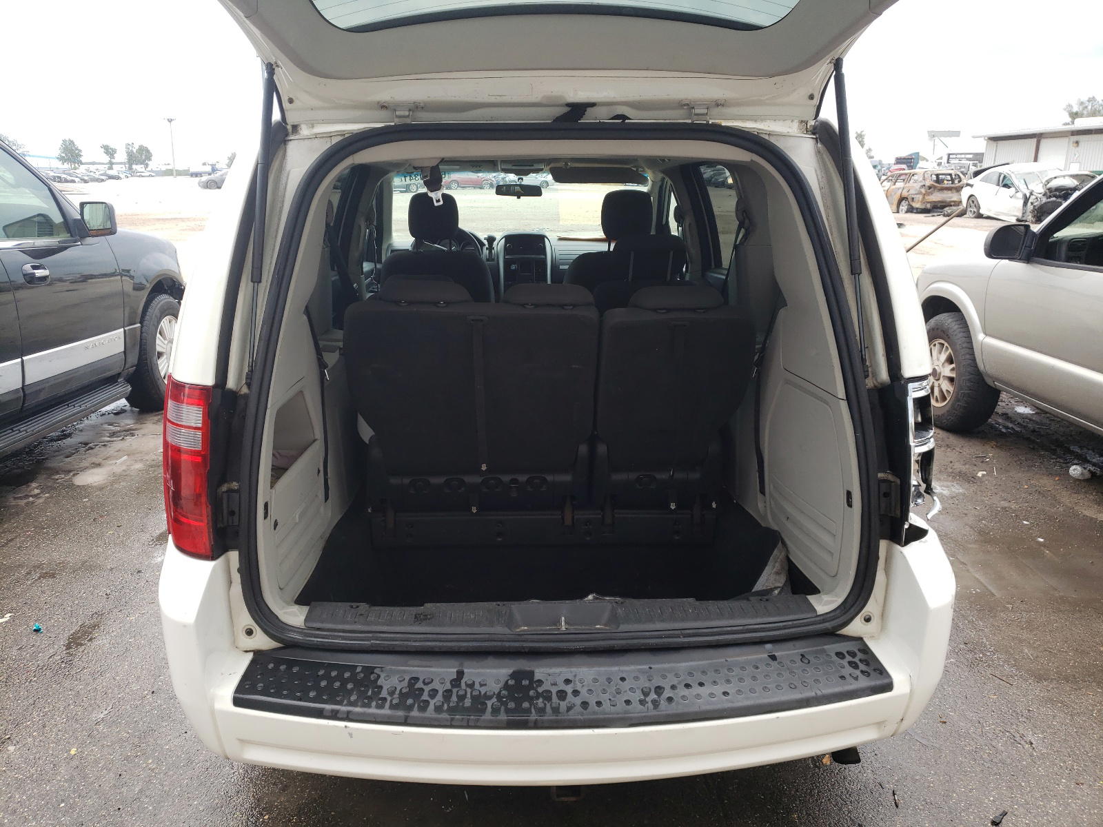 Photo 9 from auction – 2008 DODGE GRAND CARA with VIN 2D8HN54P68R802404