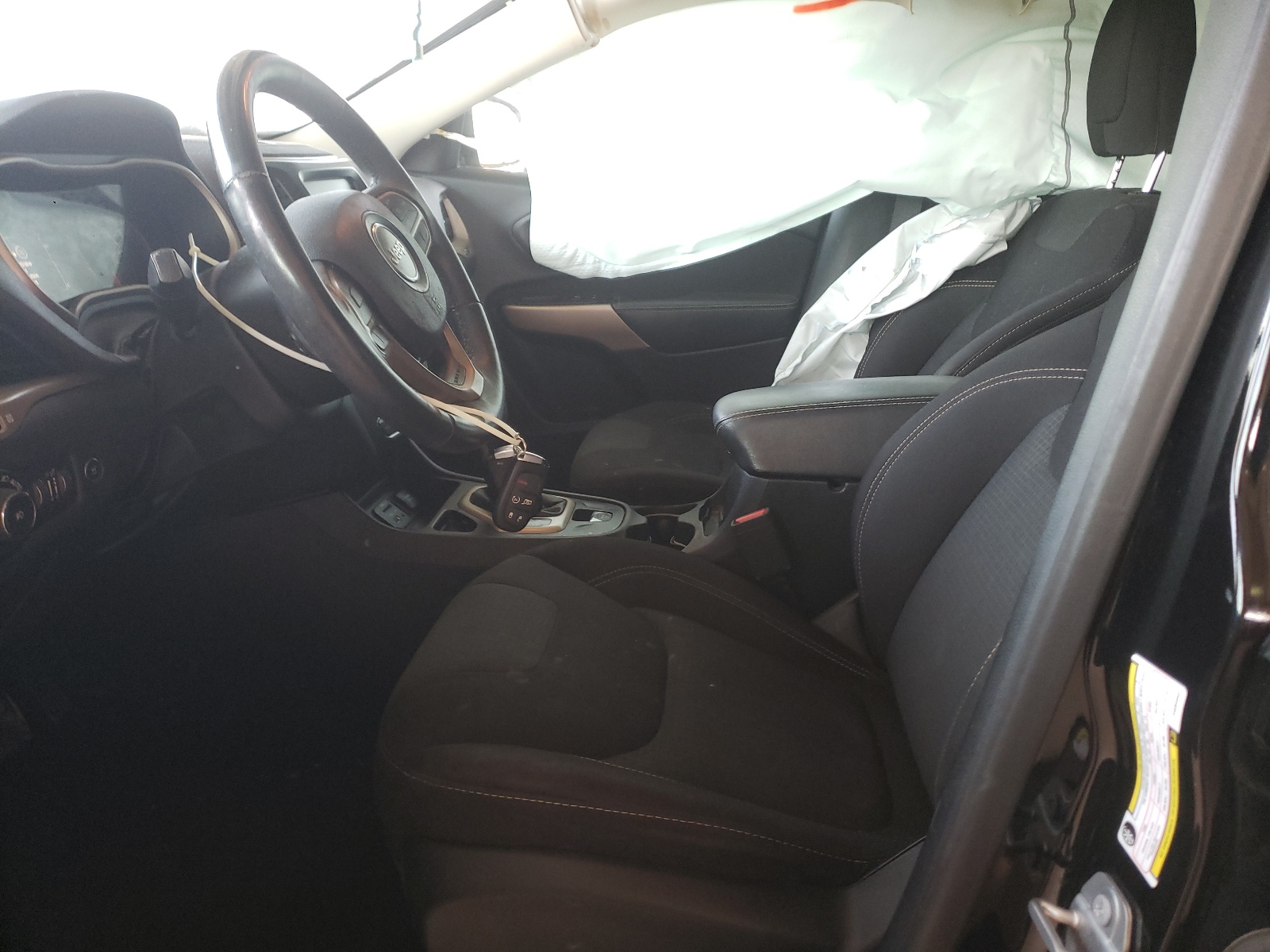 Photo 5 from auction – 2017 JEEP CHEROKEE L with VIN 1C4PJLCB1HW640401