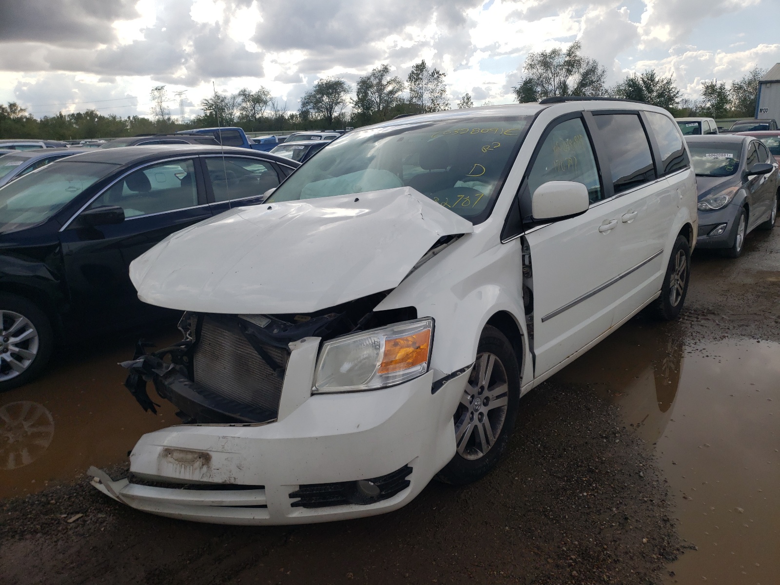 Фото 2 с аукциона – 2010 DODGE GRAND CARA с VIN 2D4RN5DX4AR332787
