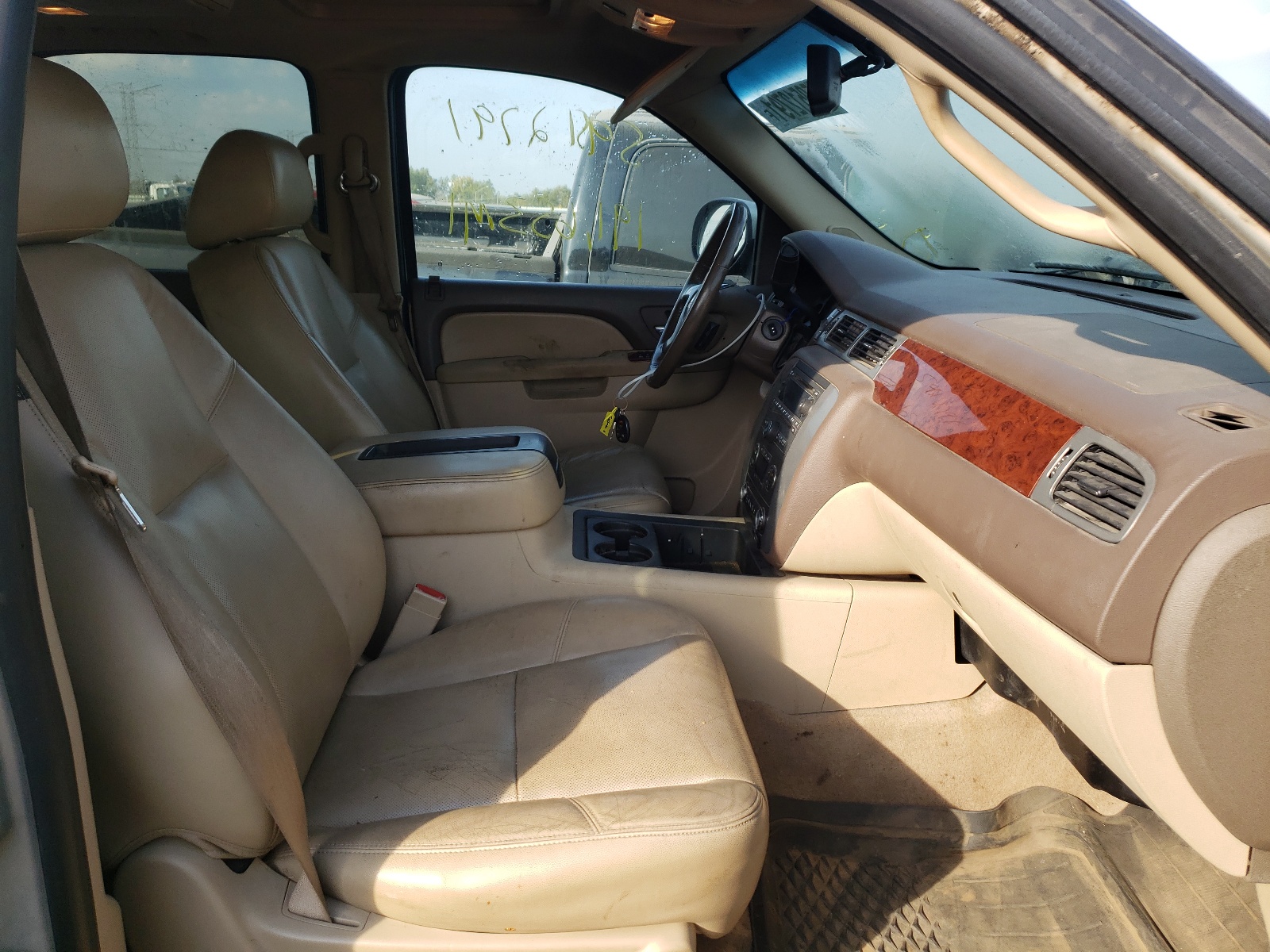 Photo 5 from auction – 2010 GMC YUKON SLT with VIN 1GKUKCE03AR214925