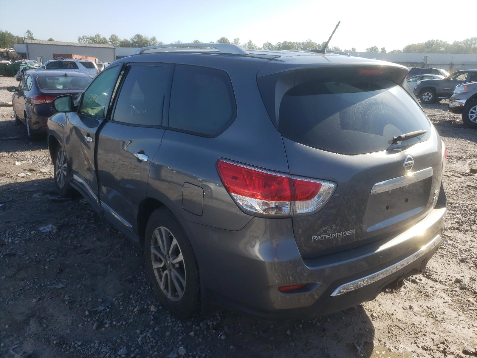 Photo 3 from auction – 2016 NISSAN PATHFINDER with VIN 5N1AR2MN4GC627249