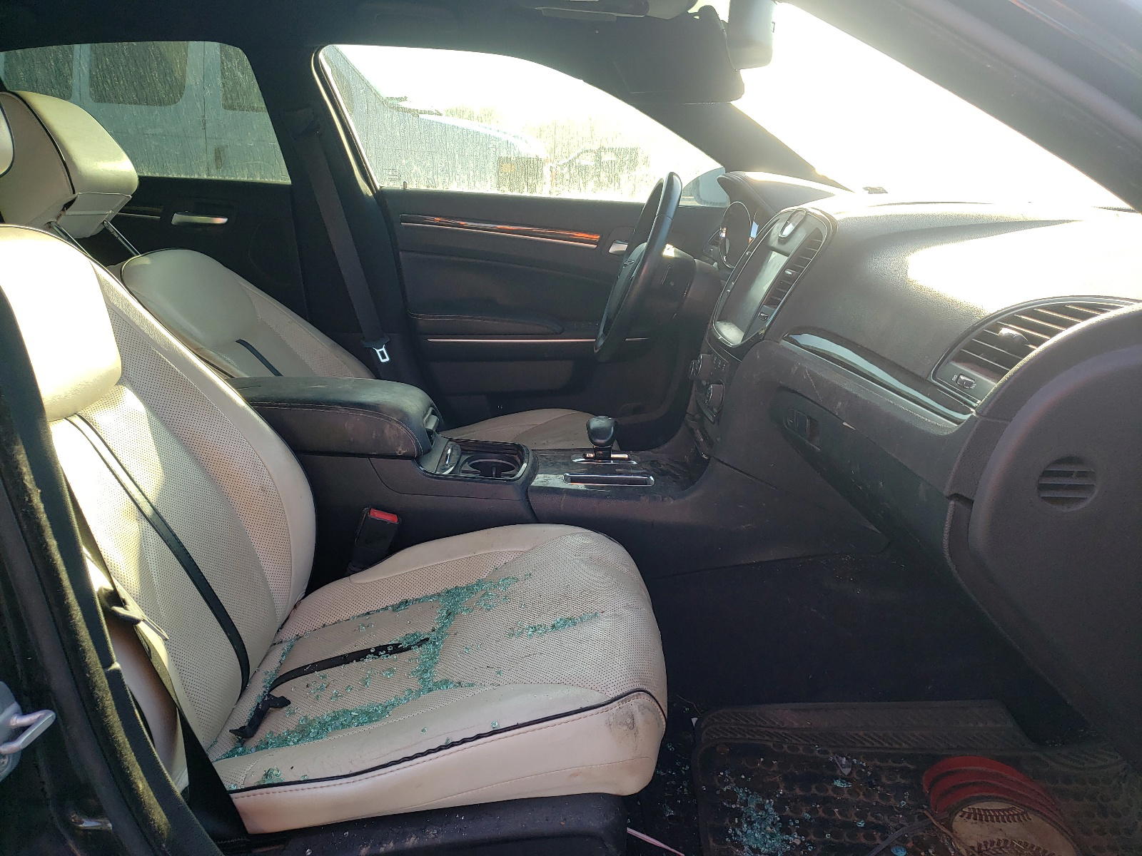 Photo 5 from auction – 2013 CHRYSLER 300 with VIN 2C3CCAAG0DH697844