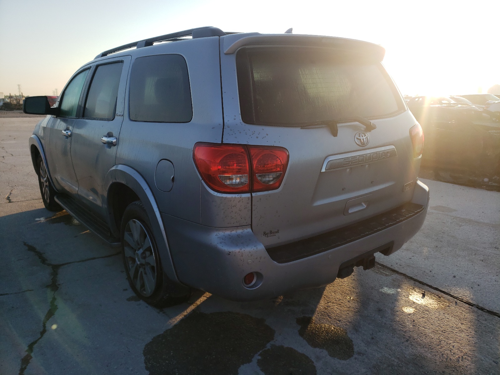 Photo 3 from auction – 2016 TOYOTA SEQUOIA LI with VIN 5TDKY5G11GS062320