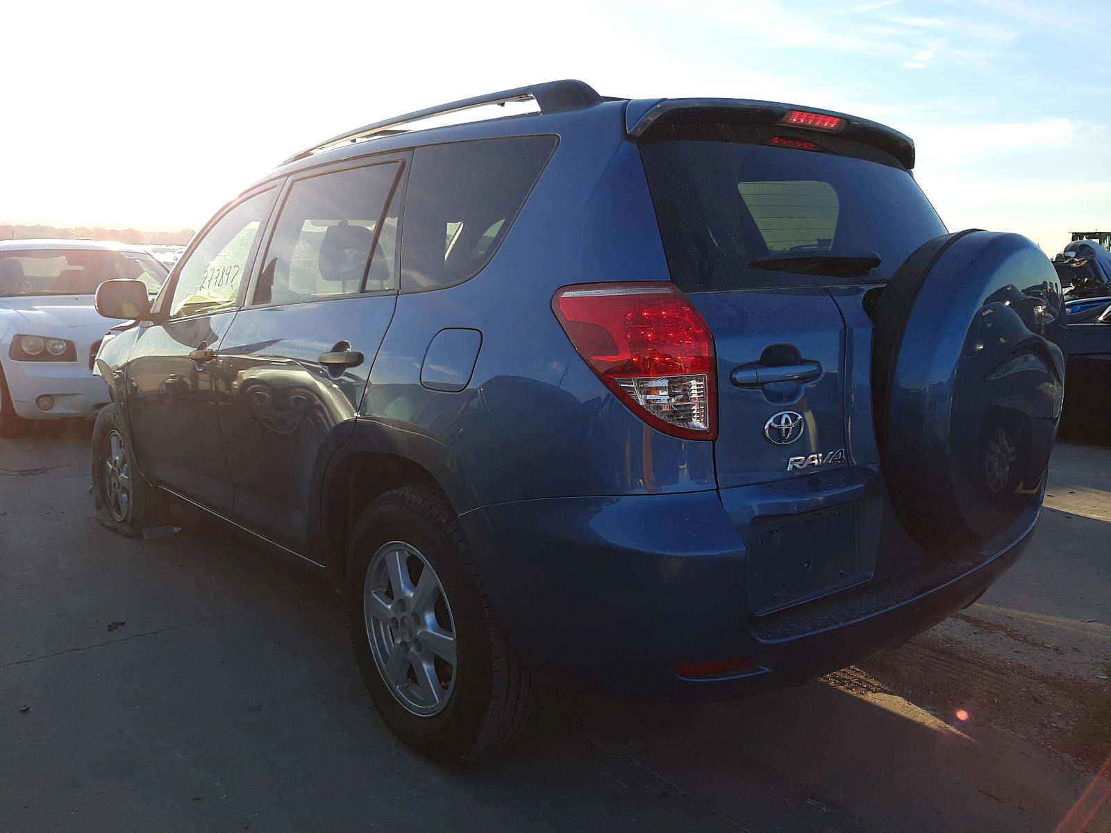 Photo 3 from auction – 2007 TOYOTA RAV4 with VIN JTMZD33V375061179