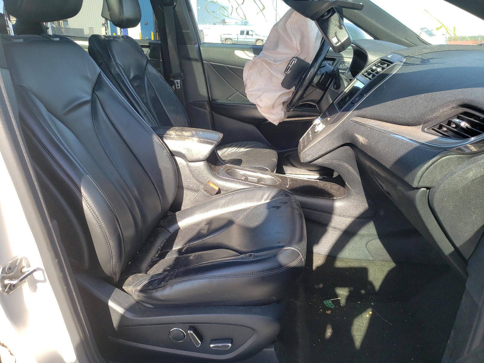 Photo 5 from auction – 2016 LINCOLN MKC SELECT with VIN 5LMCJ2D91GUJ15281