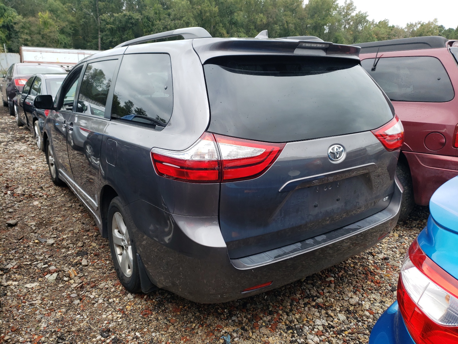Photo 3 from auction – 2018 TOYOTA SIENNA LE with VIN 5TDKZ3DC8JS958242