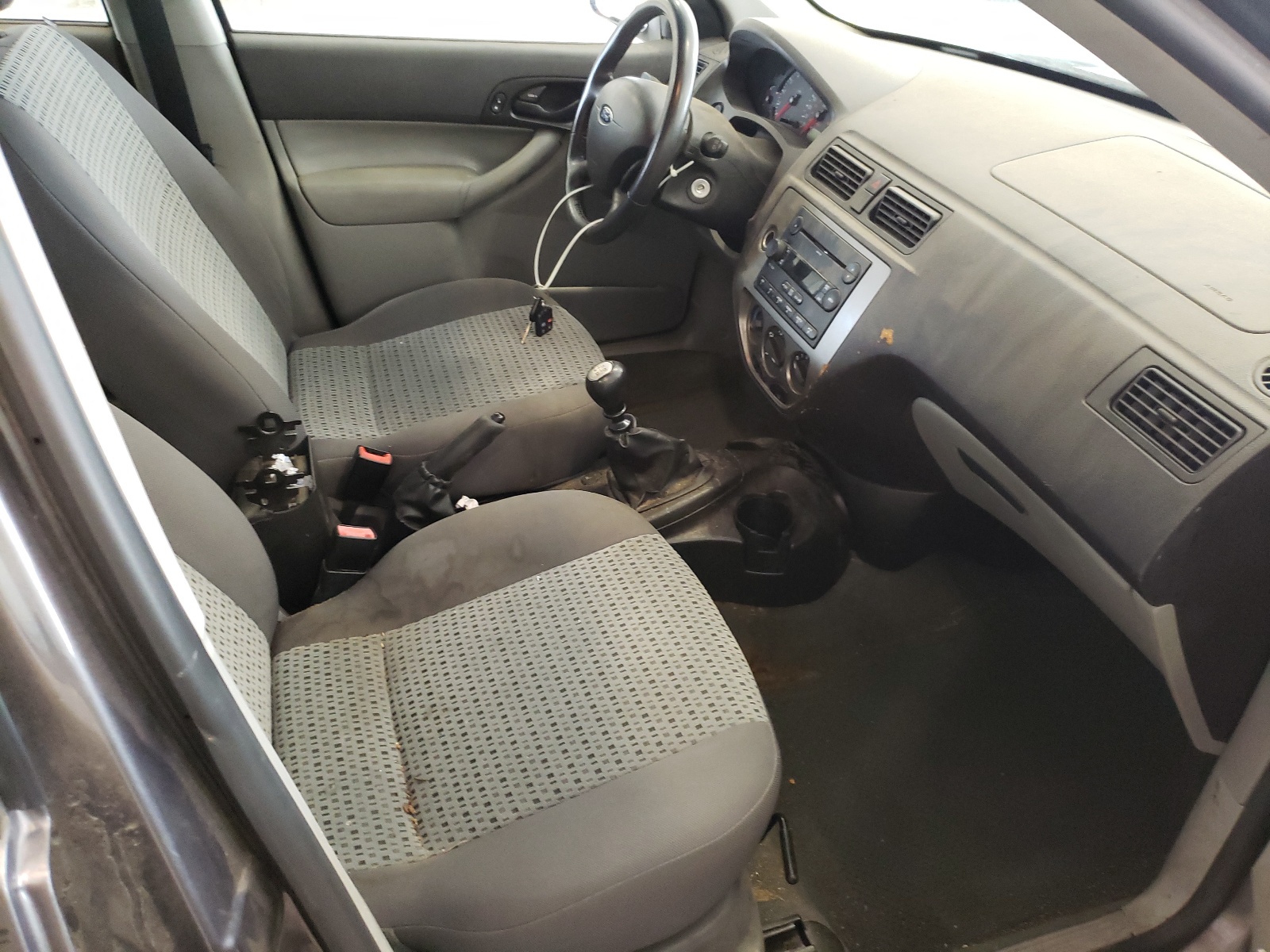 Photo 5 from auction – 2007 FORD FOCUS ZX4 with VIN 1FAHP34N97W298499