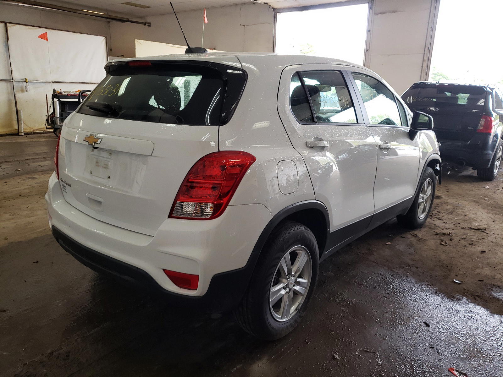 Photo 4 from auction – 2019 CHEVROLET TRAX LS with VIN 3GNCJNSB2KL358221