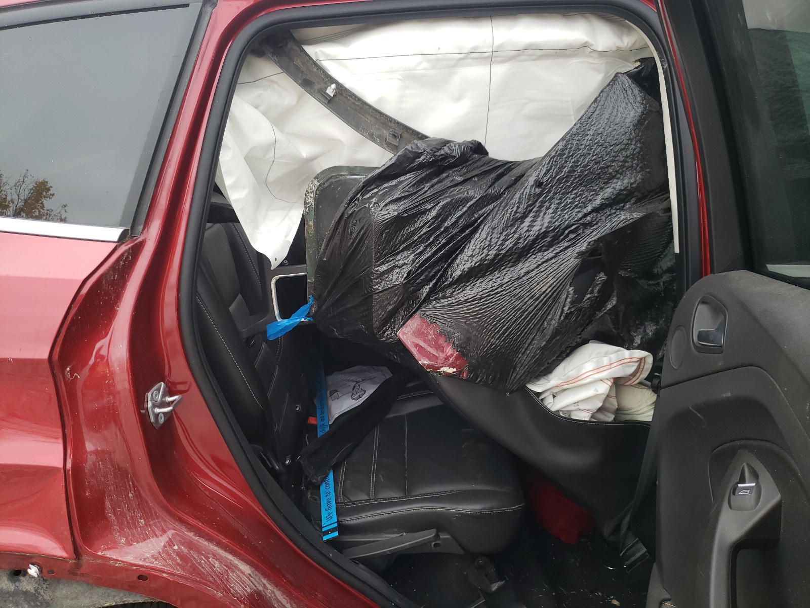 Photo 6 from auction – 2017 FORD ESCAPE TIT with VIN 1FMCU9J98HUA33377