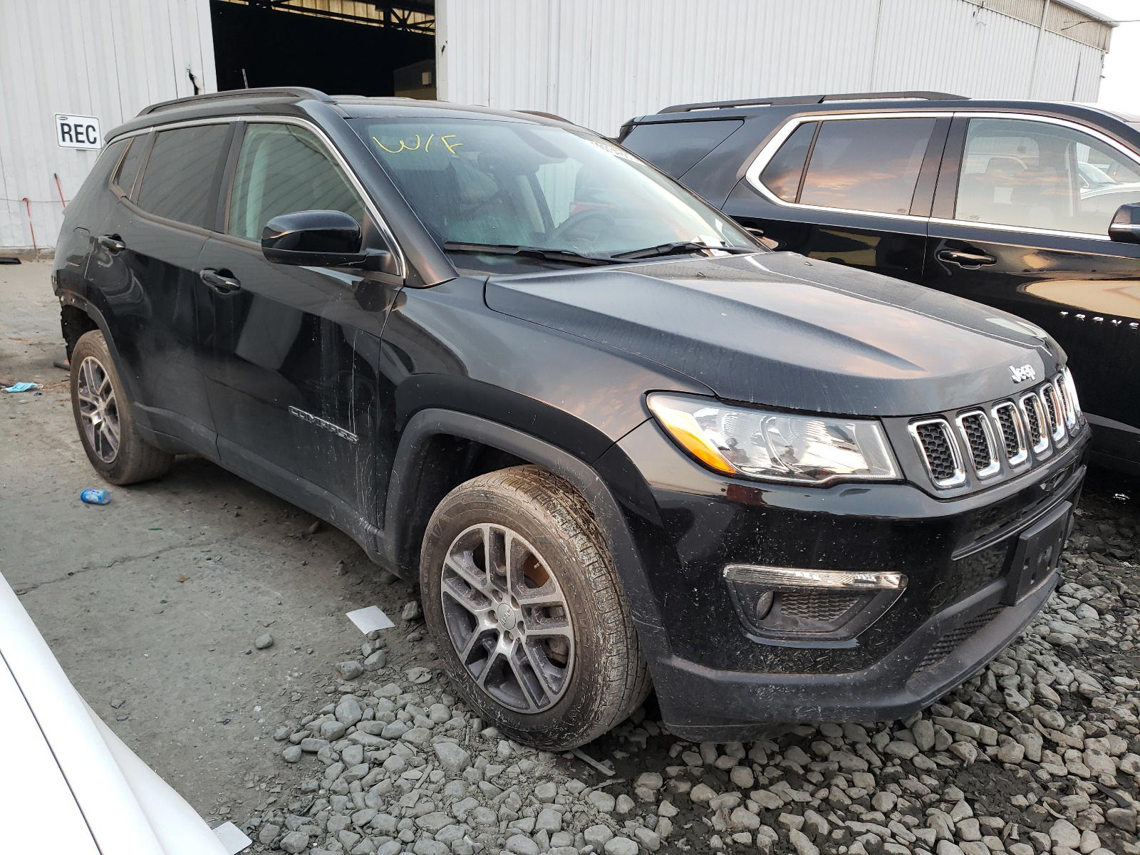 JEEP COMPASS LA 2018 with VIN 3C4NJCBB0JT193841 - Photo from auction