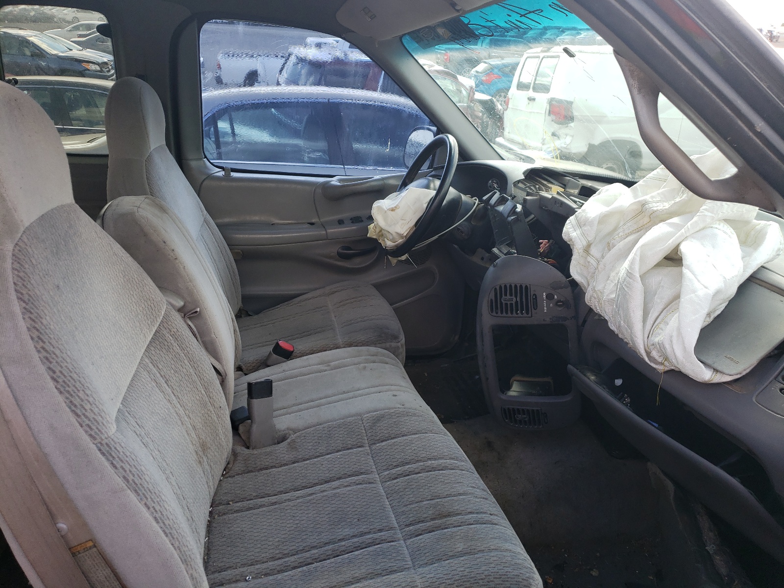 Photo 5 from auction – 1998 FORD F150 with VIN 1FTDX1767WNA11974