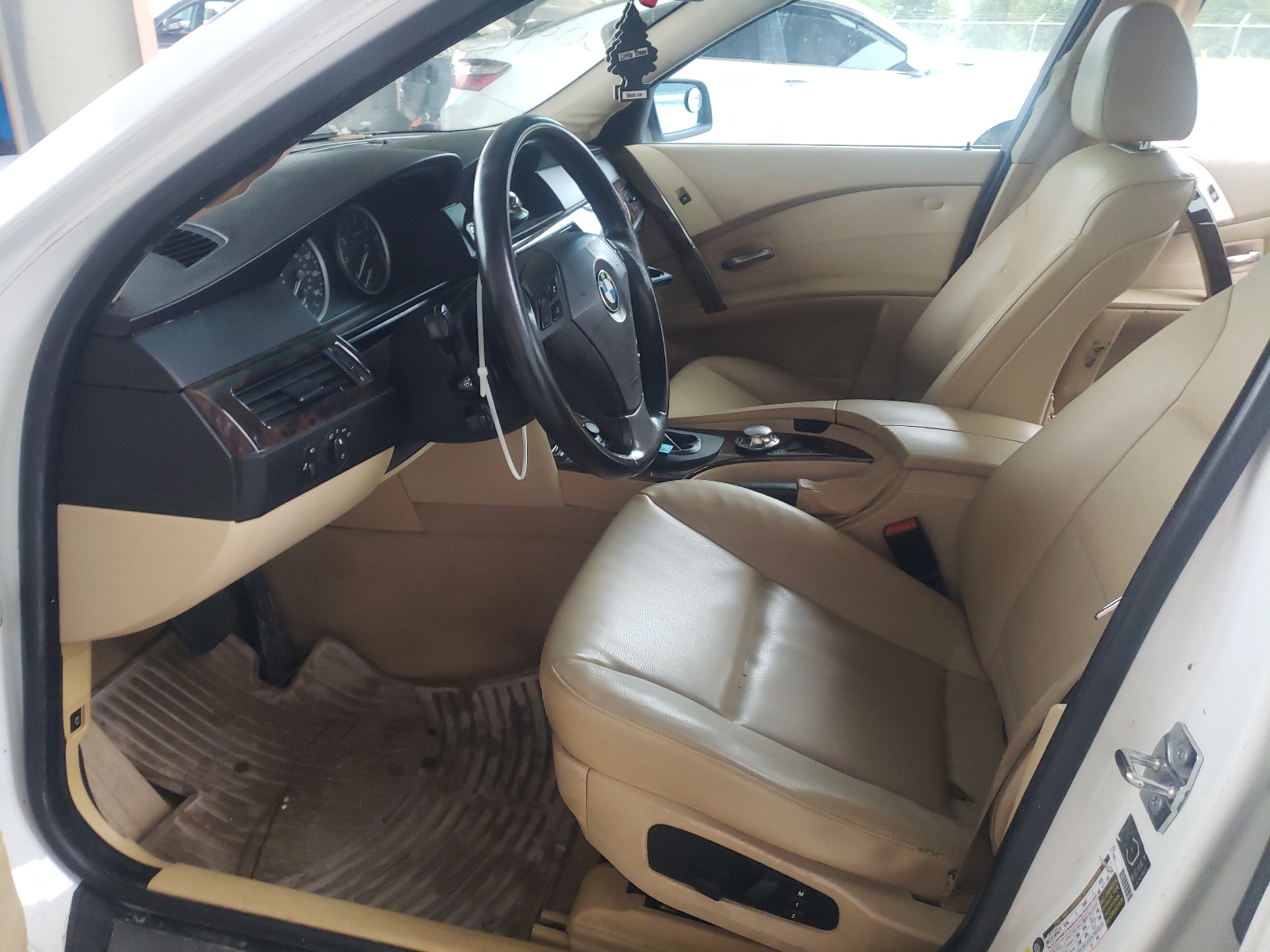 Photo 5 from auction – 2006 BMW 525 I with VIN WBANE53516CK84478