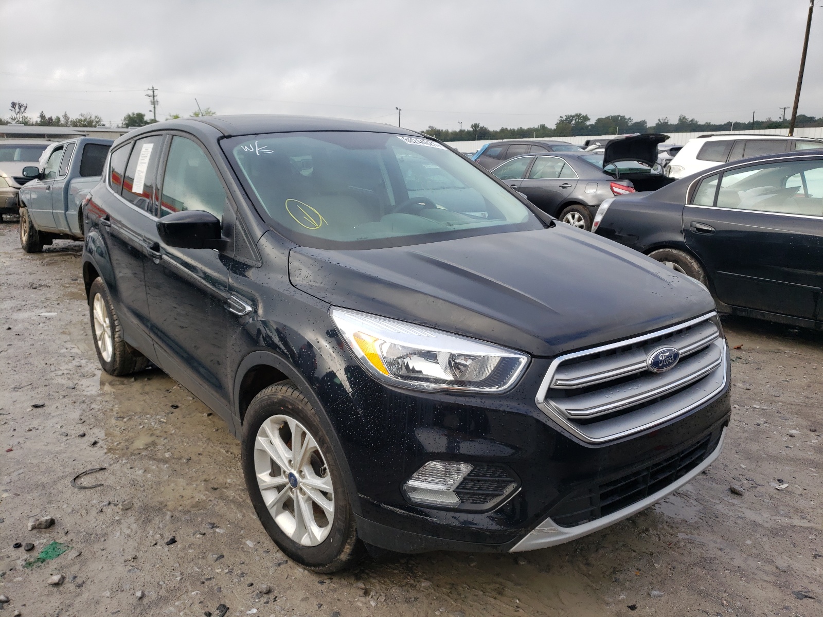 FORD ESCAPE SE 2017 with VIN 1FMCU0GD6HUE43022 - Photo from auction
