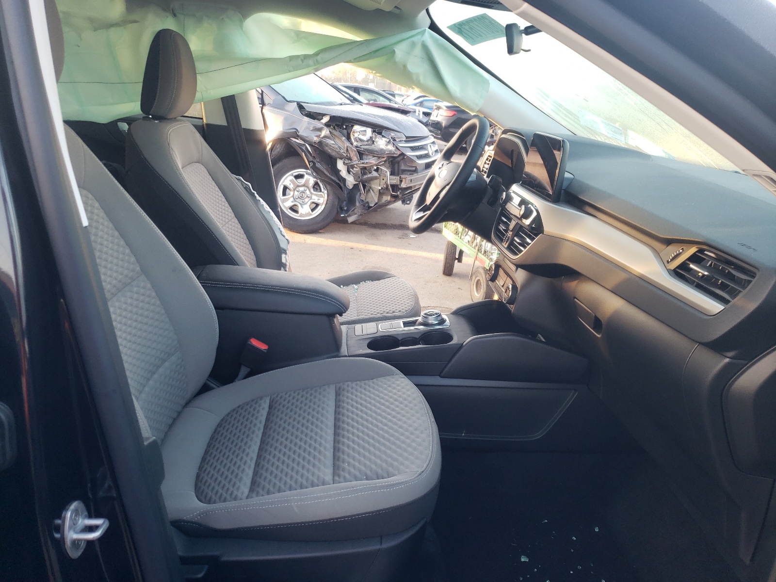 Photo 5 from auction – 2021 FORD ESCAPE SE with VIN 1FMCU9G61MUB01915