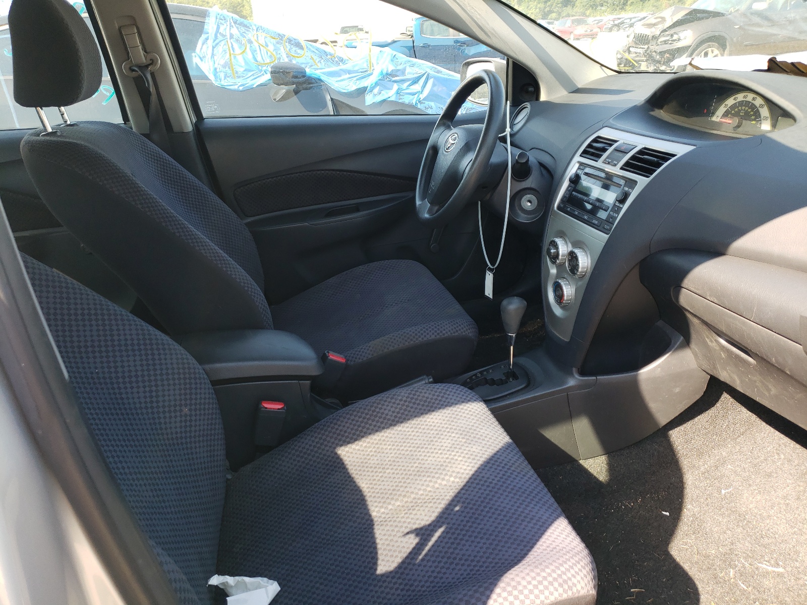Photo 5 from auction – 2008 TOYOTA YARIS with VIN JTDBT923981217824