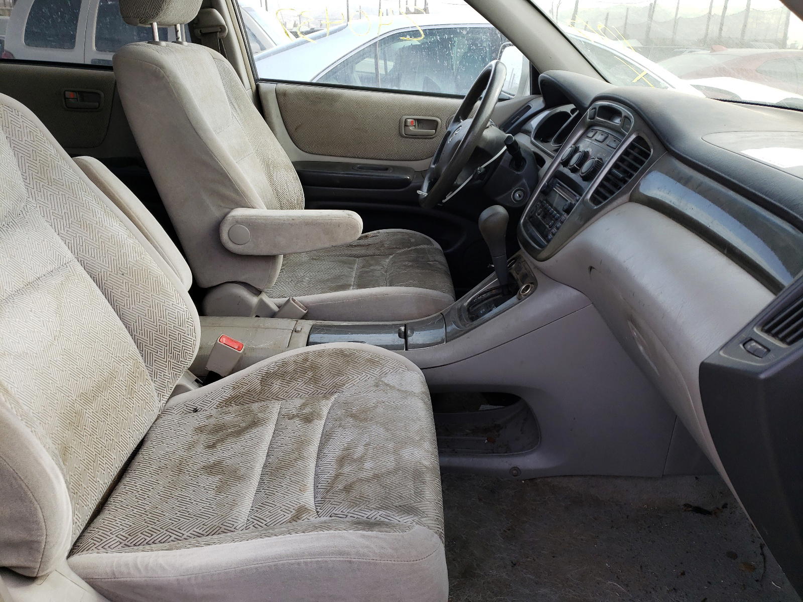 Photo 5 from auction – 2002 TOYOTA HIGHLANDER with VIN JTEHF21A620074963