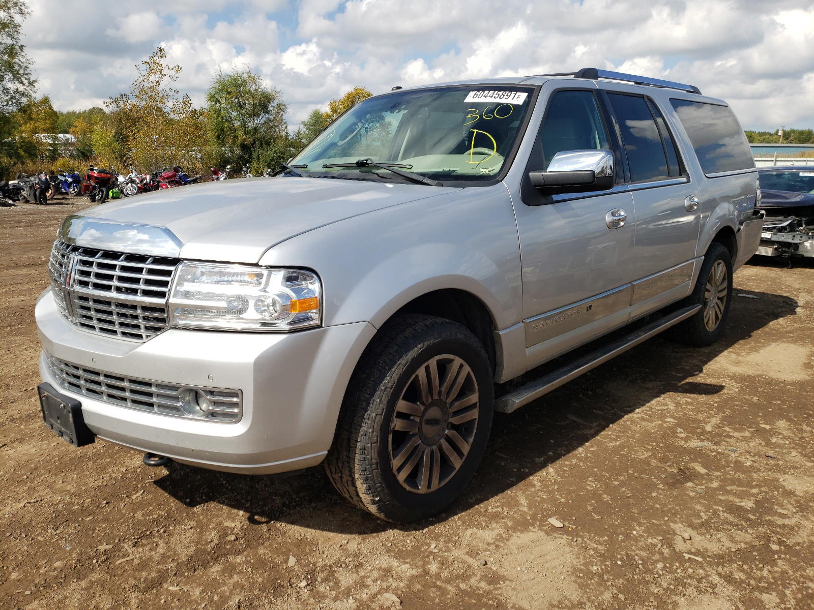 Photo 2 from auction – 2012 LINCOLN NAVIGATOR with VIN 5LMJJ3J51CEL01079