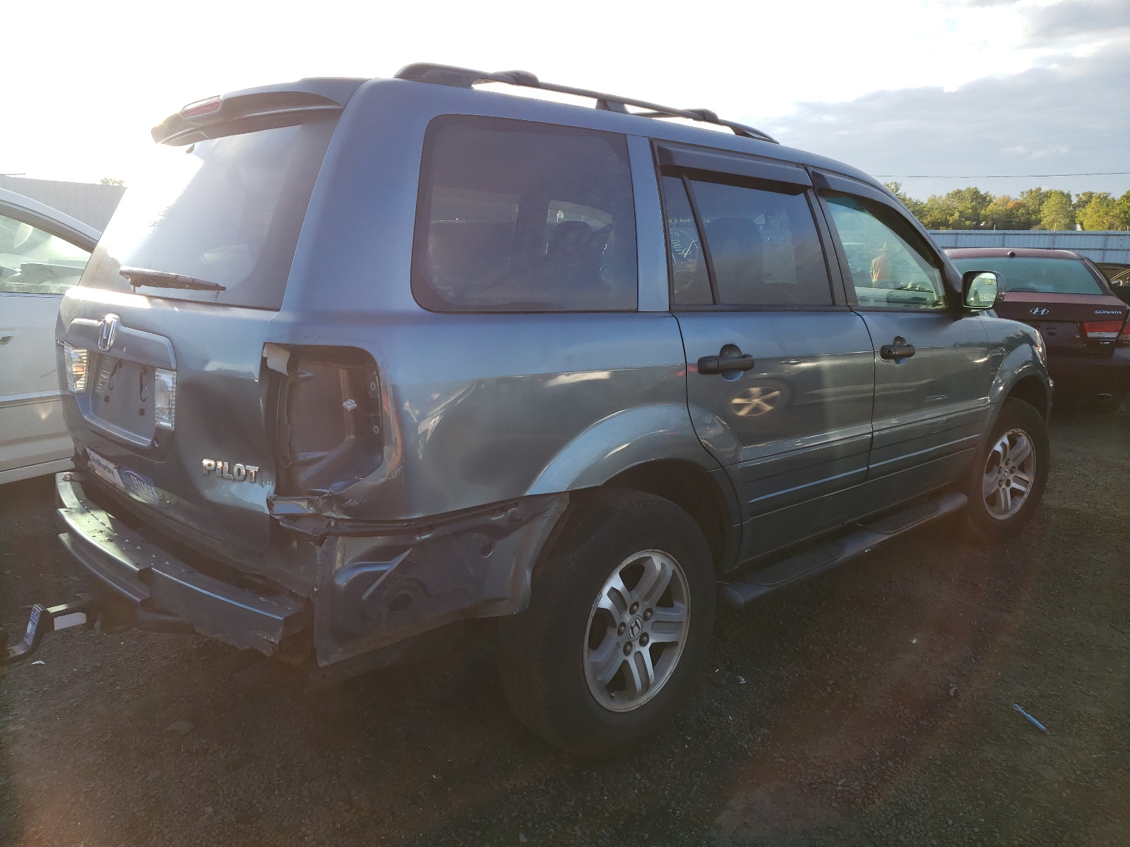Photo 4 from auction – 2005 HONDA PILOT EXL with VIN 2HKYF18735H567404