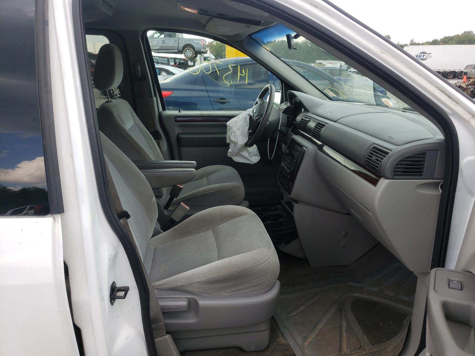 Photo 5 from auction – 2007 FORD FREESTAR S with VIN 2FMZA52237BA15189
