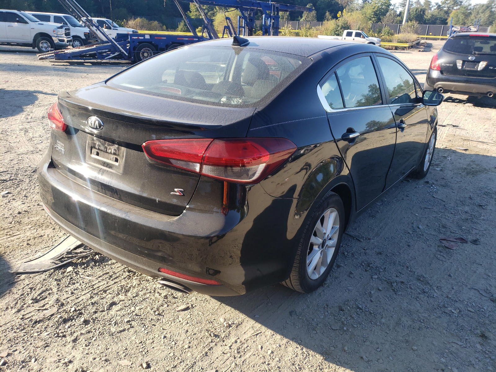 Photo 4 from auction – 2017 KIA FORTE LX with VIN 3KPFL4A71HE121563
