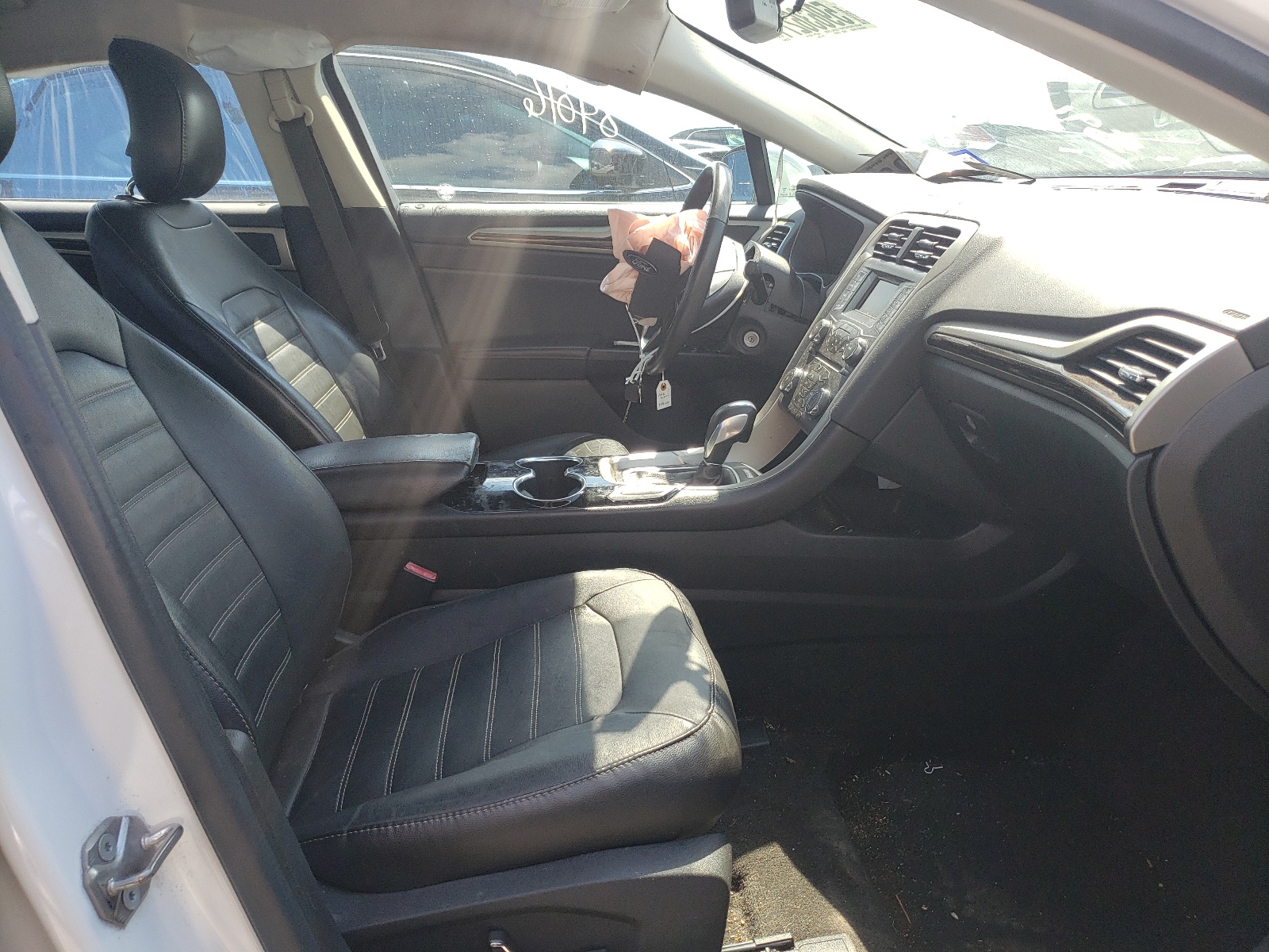Photo 5 from auction – 2015 FORD FUSION SE with VIN 3FA6P0HD3FR129944