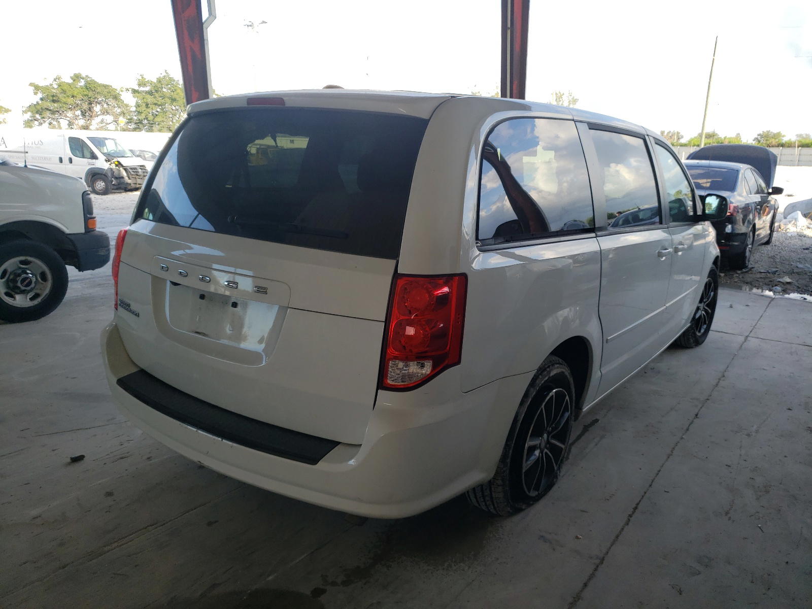 Photo 4 from auction – 2016 DODGE GRAND CARA with VIN 2C4RDGCG8GR116589