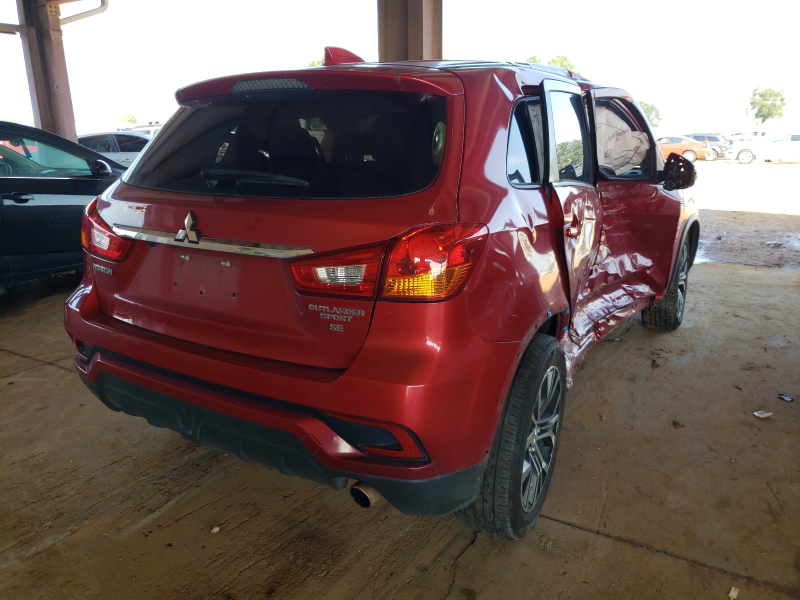 Photo 4 from auction – 2019 MITSUBISHI OUTLANDER with VIN JA4AP4AU4KU013736