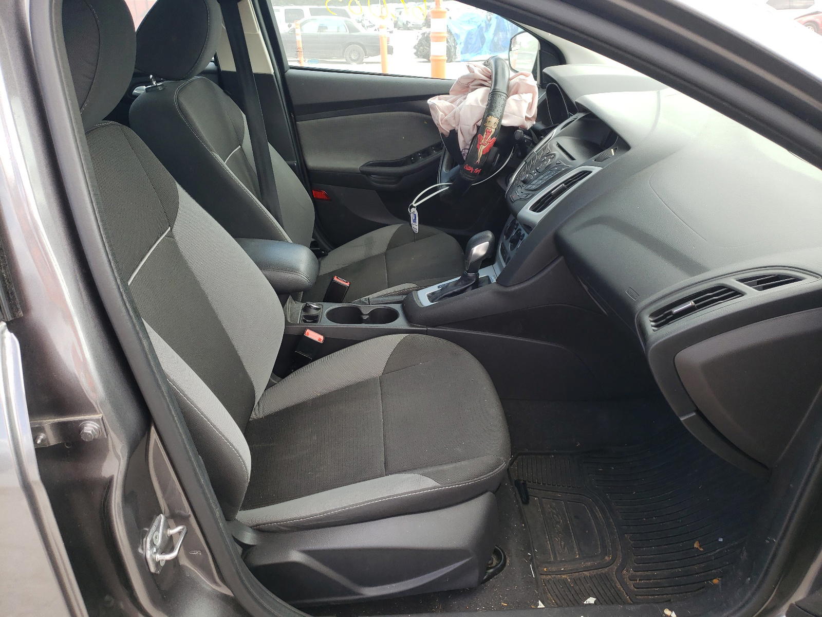 Photo 5 from auction – 2013 FORD FOCUS SE with VIN 1FADP3F20DL352223