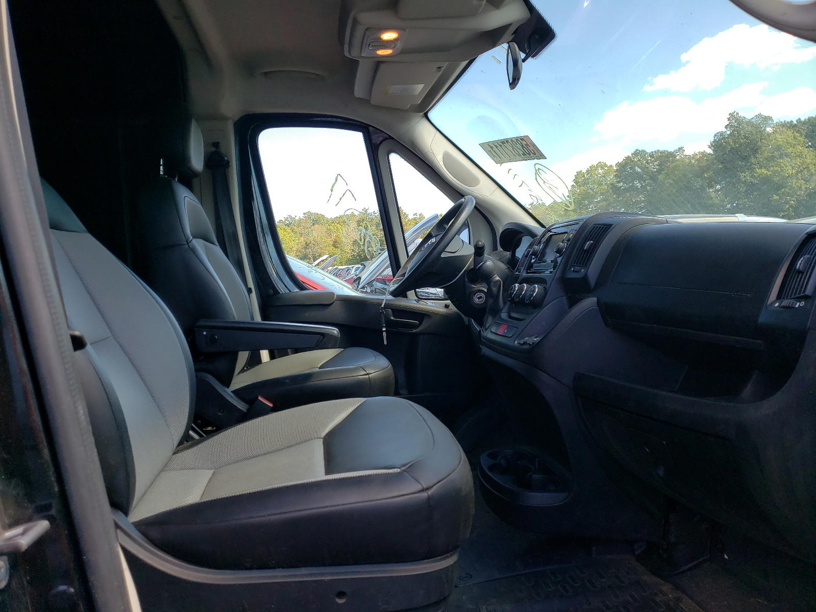 Photo 5 from auction – 2019 RAM PROMASTER with VIN 3C6TRVBG0KE520274
