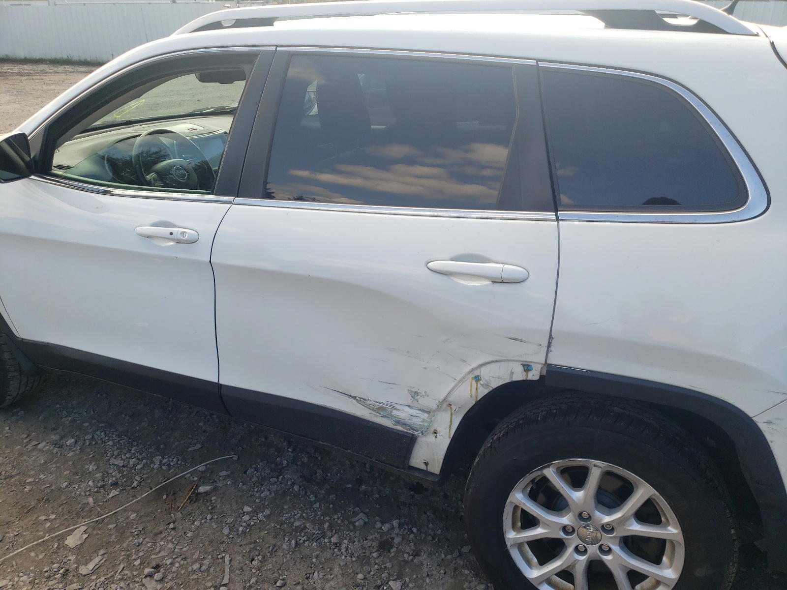 Photo 9 from auction – 2014 JEEP CHEROKEE L with VIN 1C4PJMCB9EW165954
