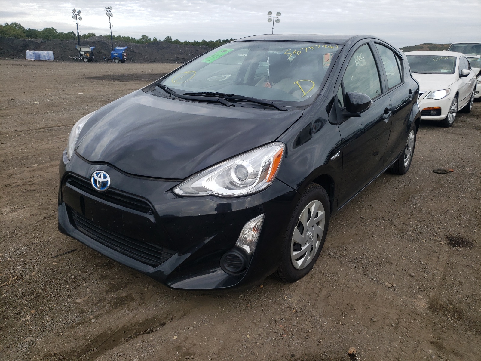 Photo 2 from auction – 2015 TOYOTA PRIUS C with VIN JTDKDTB33F1113711