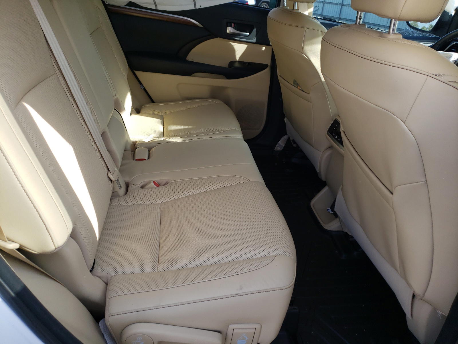 Photo 6 from auction – 2018 TOYOTA HIGHLANDER with VIN 5TDYZRFH5JS244266