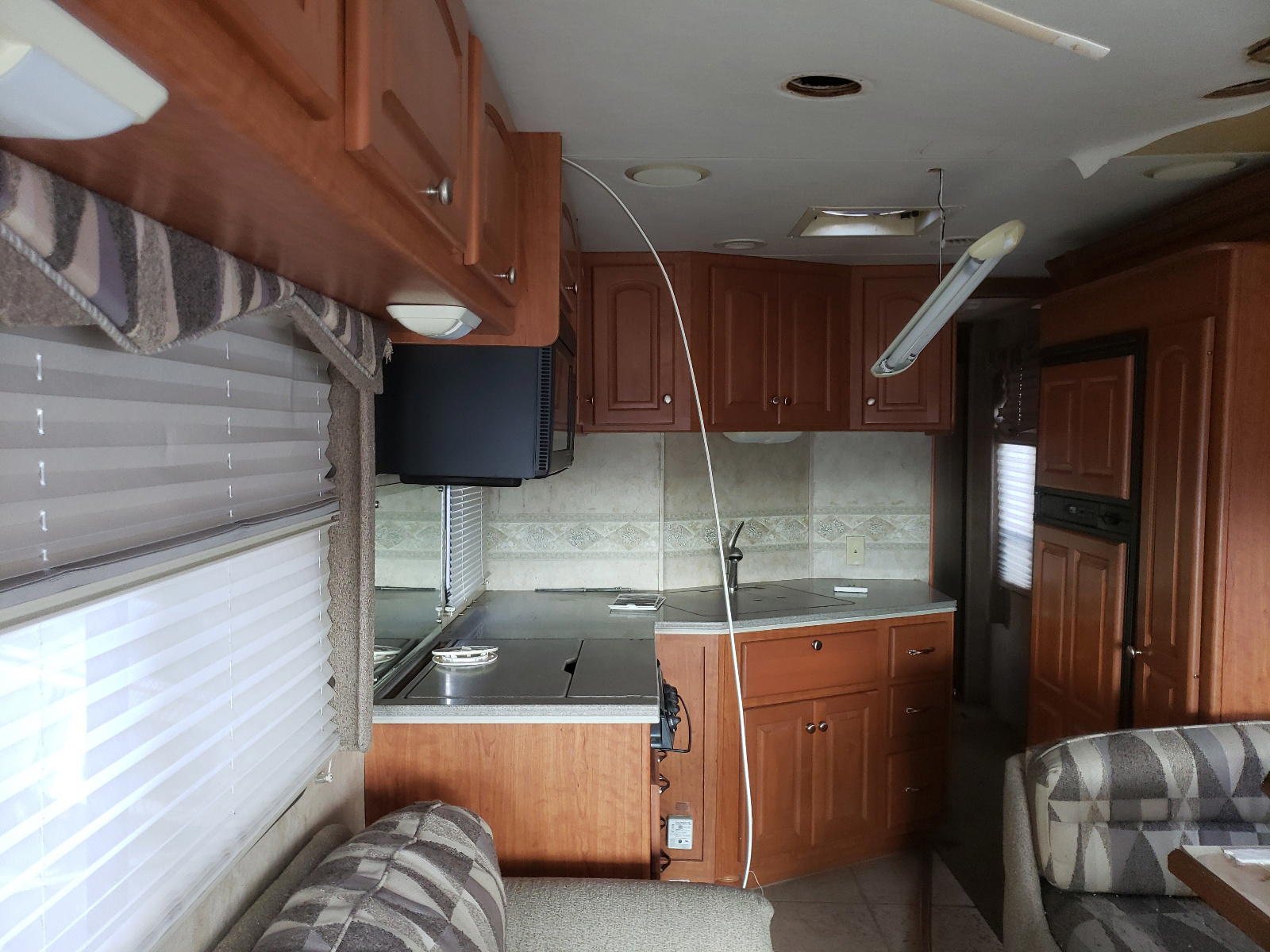 Photo 6 from auction – 2006 FREIGHTLINER CHASSIS X with VIN 4UZAB2BV76CV86217