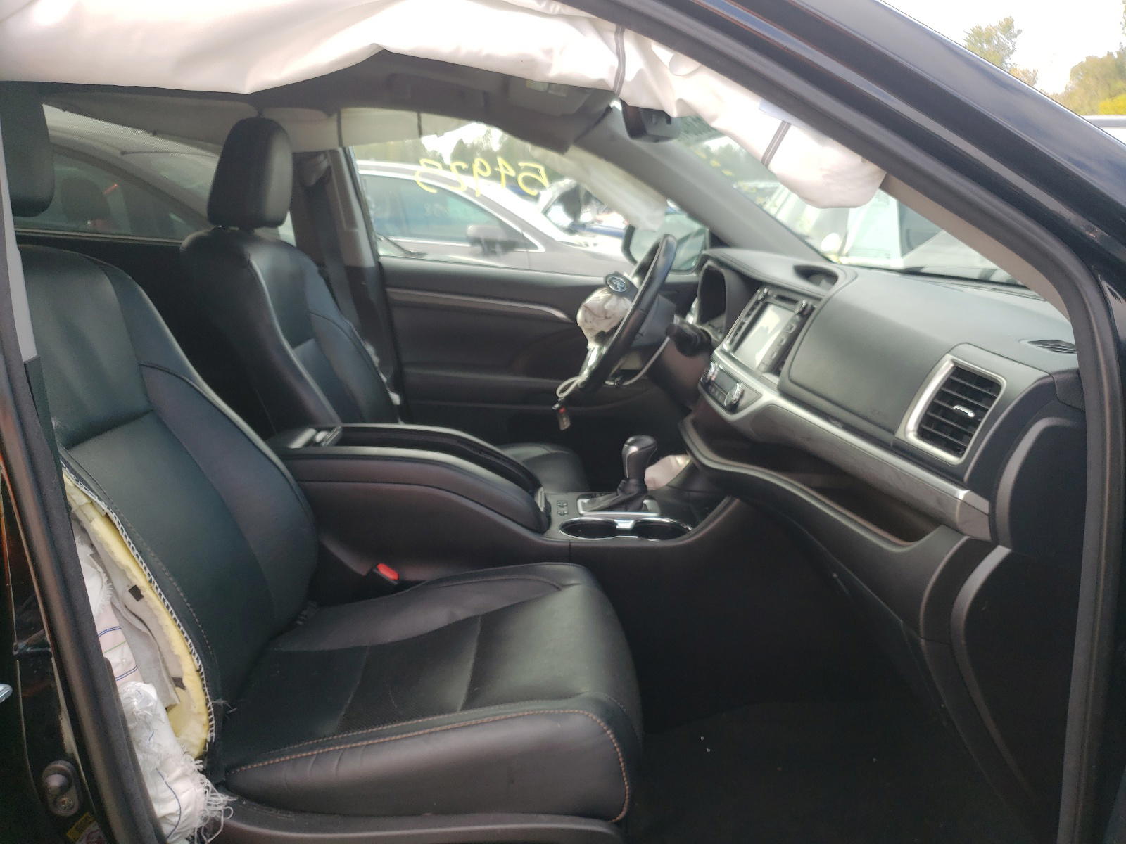 Photo 5 from auction – 2017 TOYOTA HIGHLANDER with VIN 5TDDZRFH2HS387071
