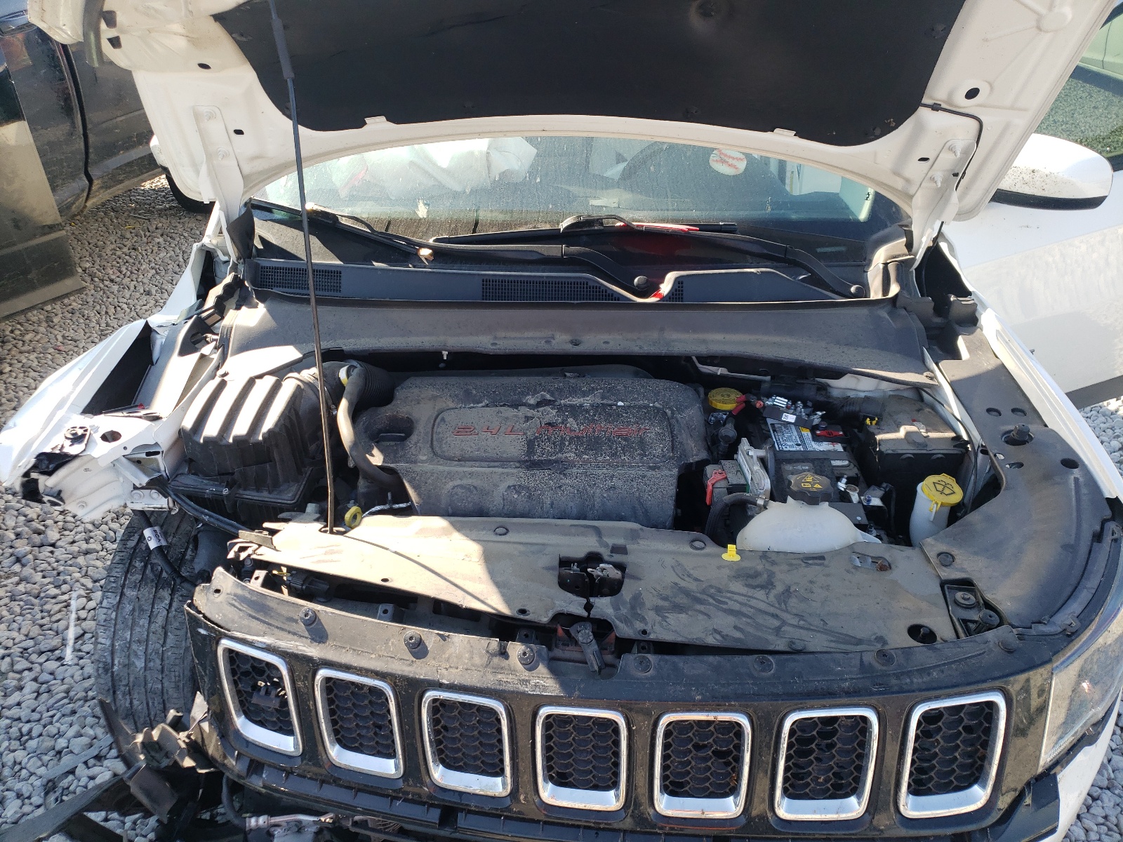 Фото 7 с аукциона – 2019 JEEP COMPASS LA с VIN 3C4NJCBB1KT769485