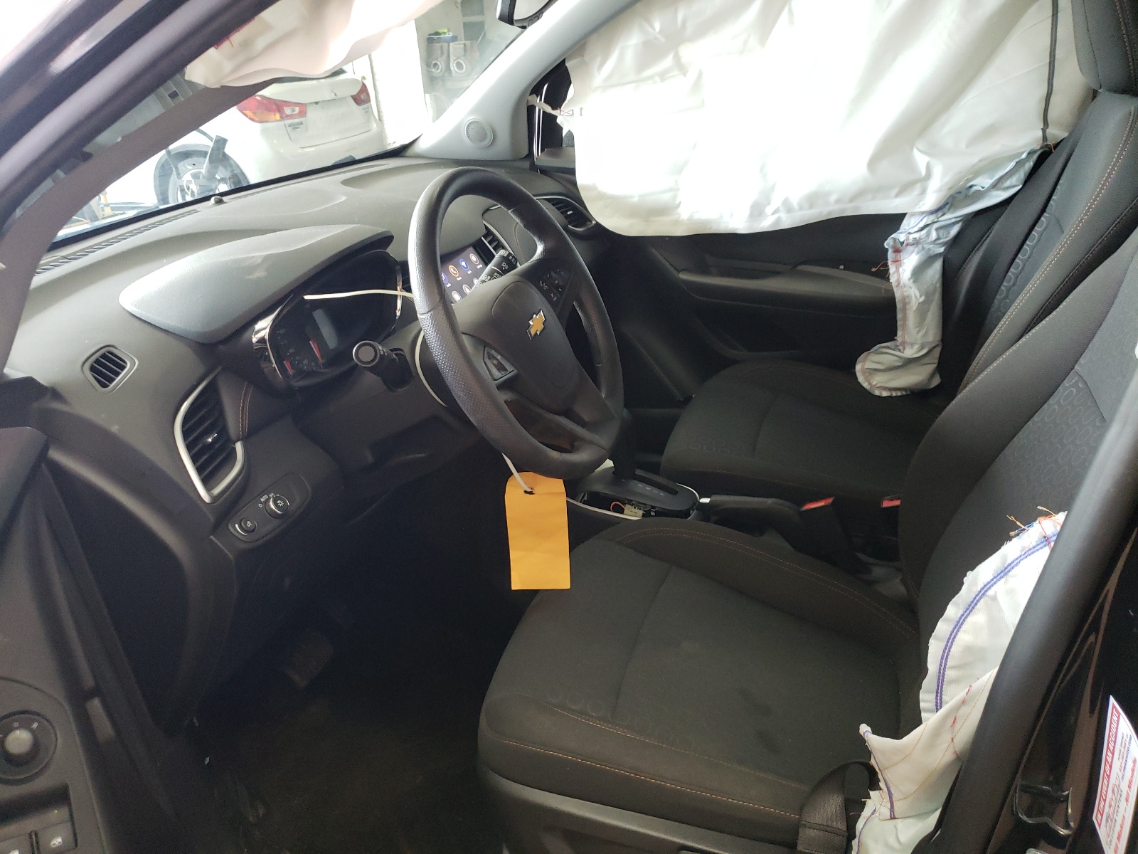 Photo 5 from auction – 2020 CHEVROLET TRAX LS with VIN KL7CJKSB6LB087171