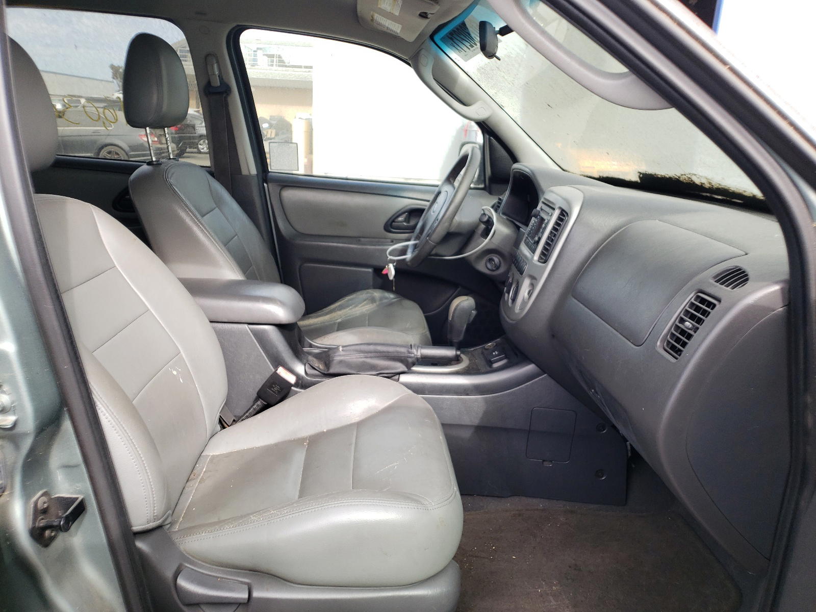 Photo 5 from auction – 2005 FORD ESCAPE HEV with VIN 1FMCU96H95KB70271