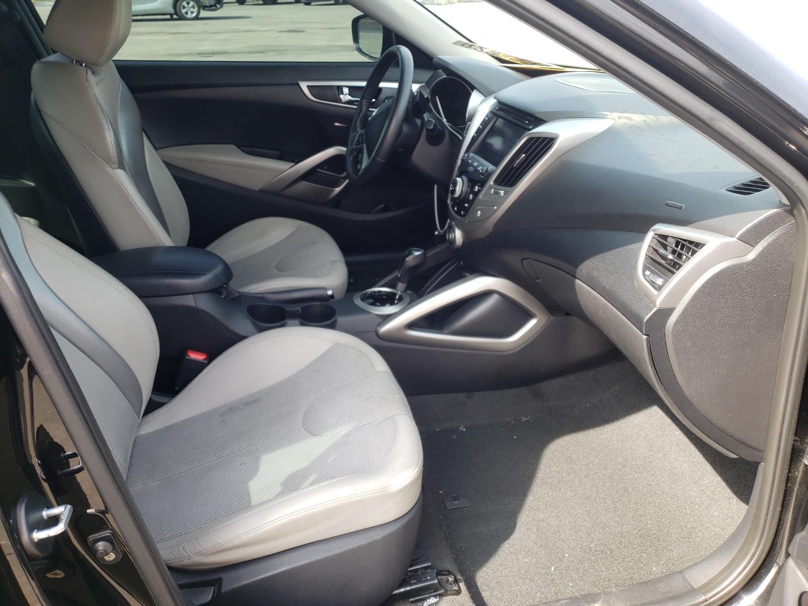 Photo 5 from auction – 2012 HYUNDAI VELOSTER with VIN KMHTC6AD5CU069297