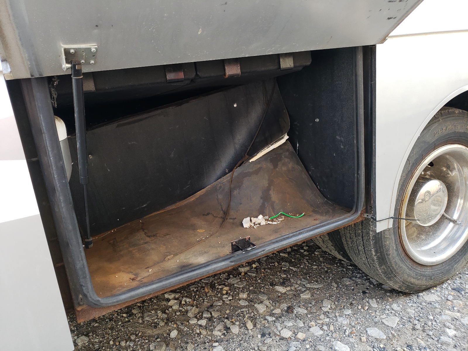 Photo 9 from auction – 2004 CHEVROLET C5500 C5U0 with VIN 1GBE5U1E04F506038