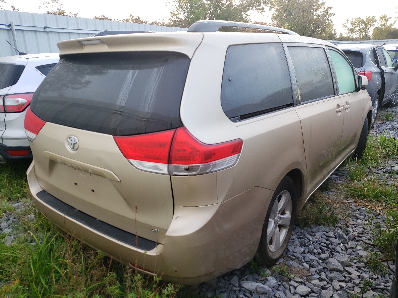 Photo 4 from auction – 2014 TOYOTA SIENNA LE with VIN 5TDKK3DC1ES485813