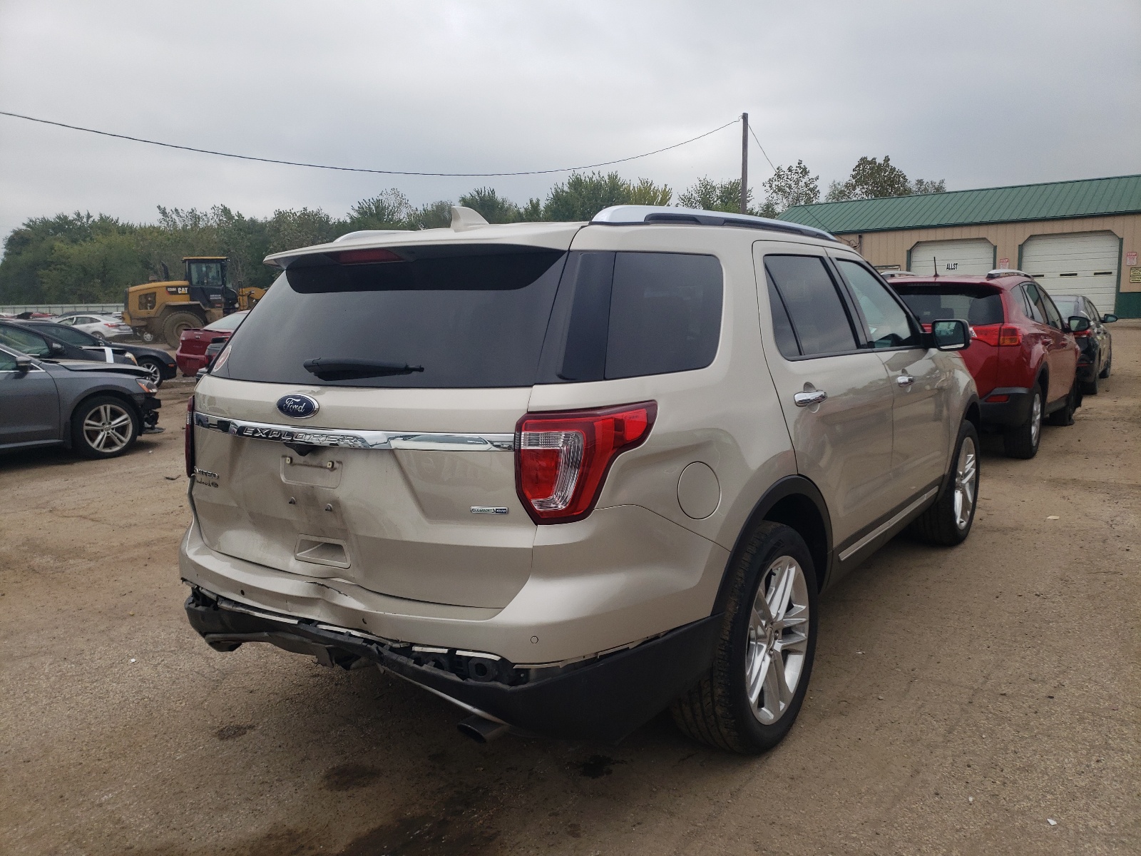 Photo 4 from auction – 2017 FORD EXPLORER L with VIN 1FM5K8FHXHGD16158