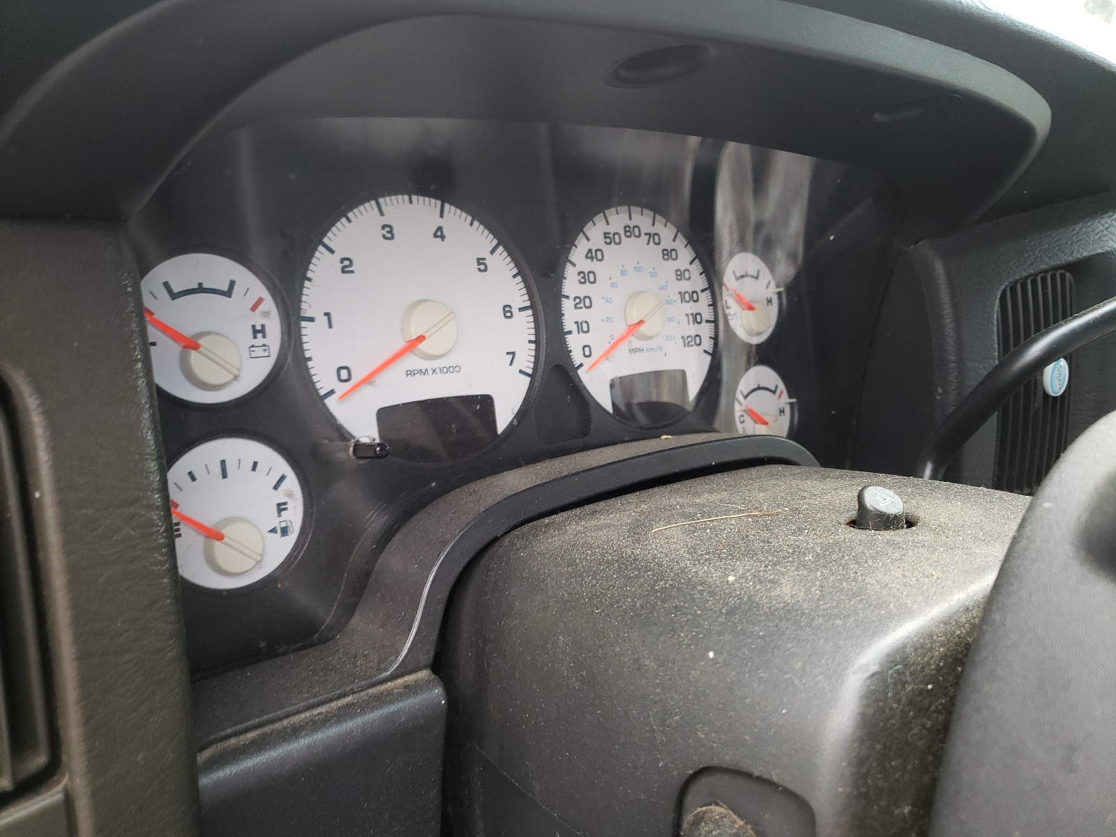Zdjęcie 8 z aukcji – 2004 DODGE RAM 2500 S z VIN 3D7KU28D54G270624