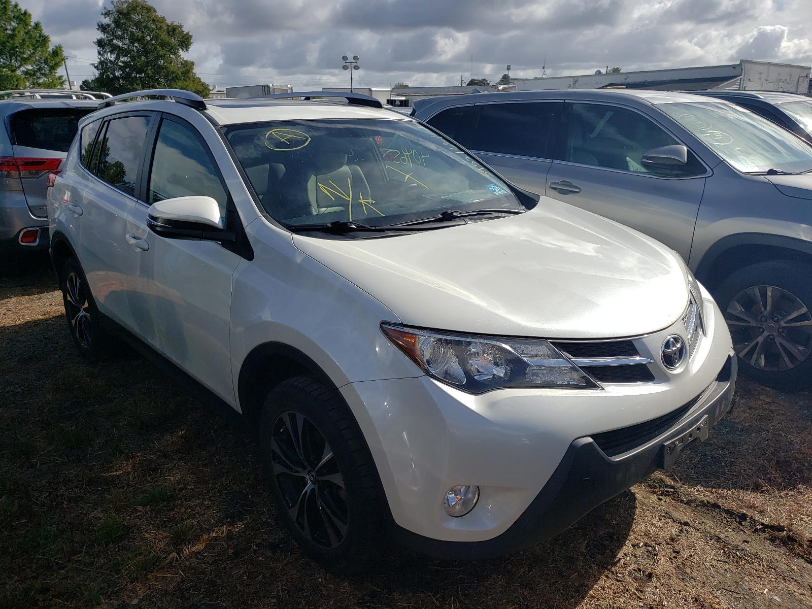 TOYOTA RAV4 LIMIT 2015 with VIN JTMDFREV9FD162719 - Photo from auction