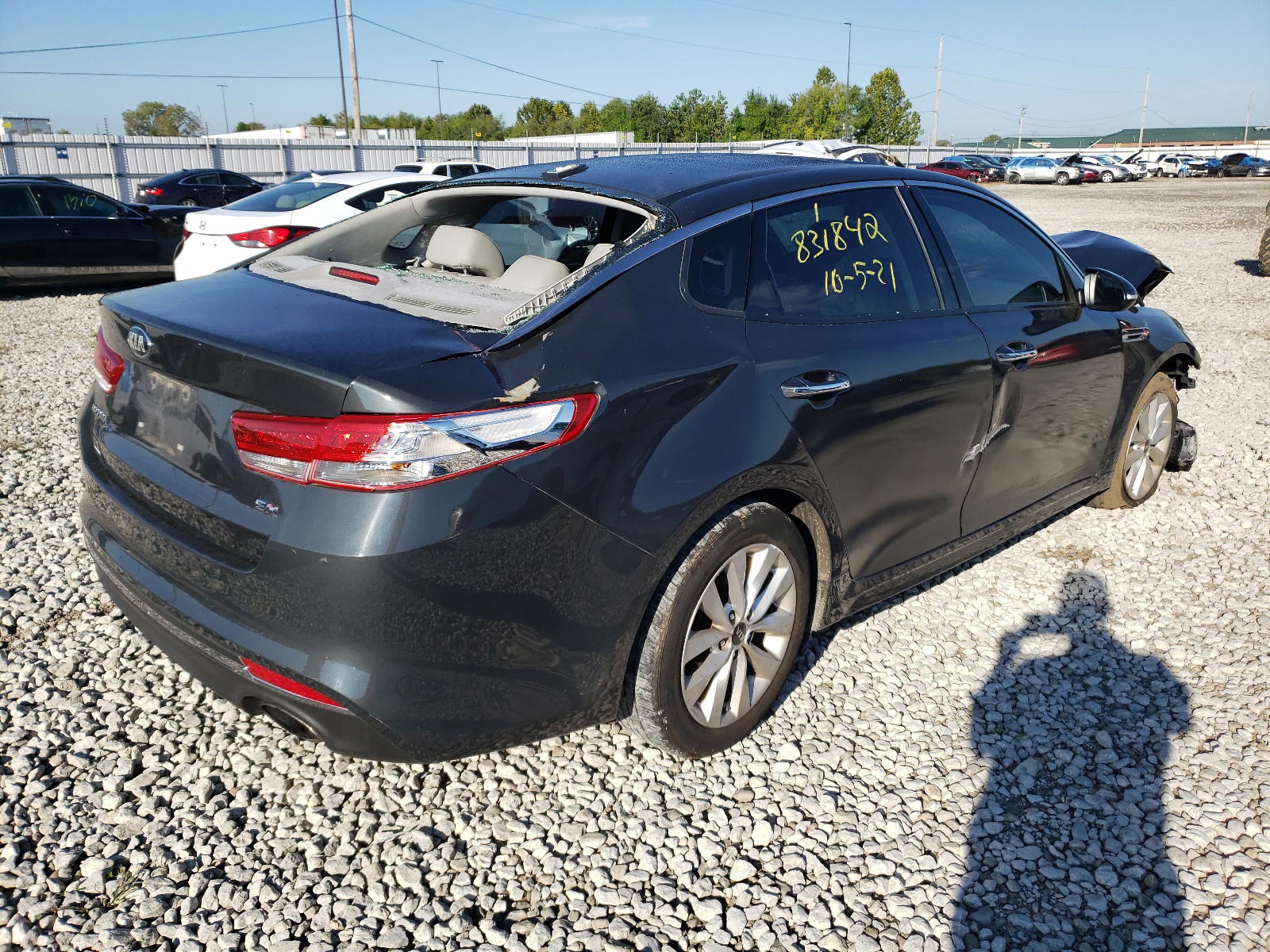 Photo 4 from auction – 2016 KIA OPTIMA EX with VIN 5XXGU4L37GG011909