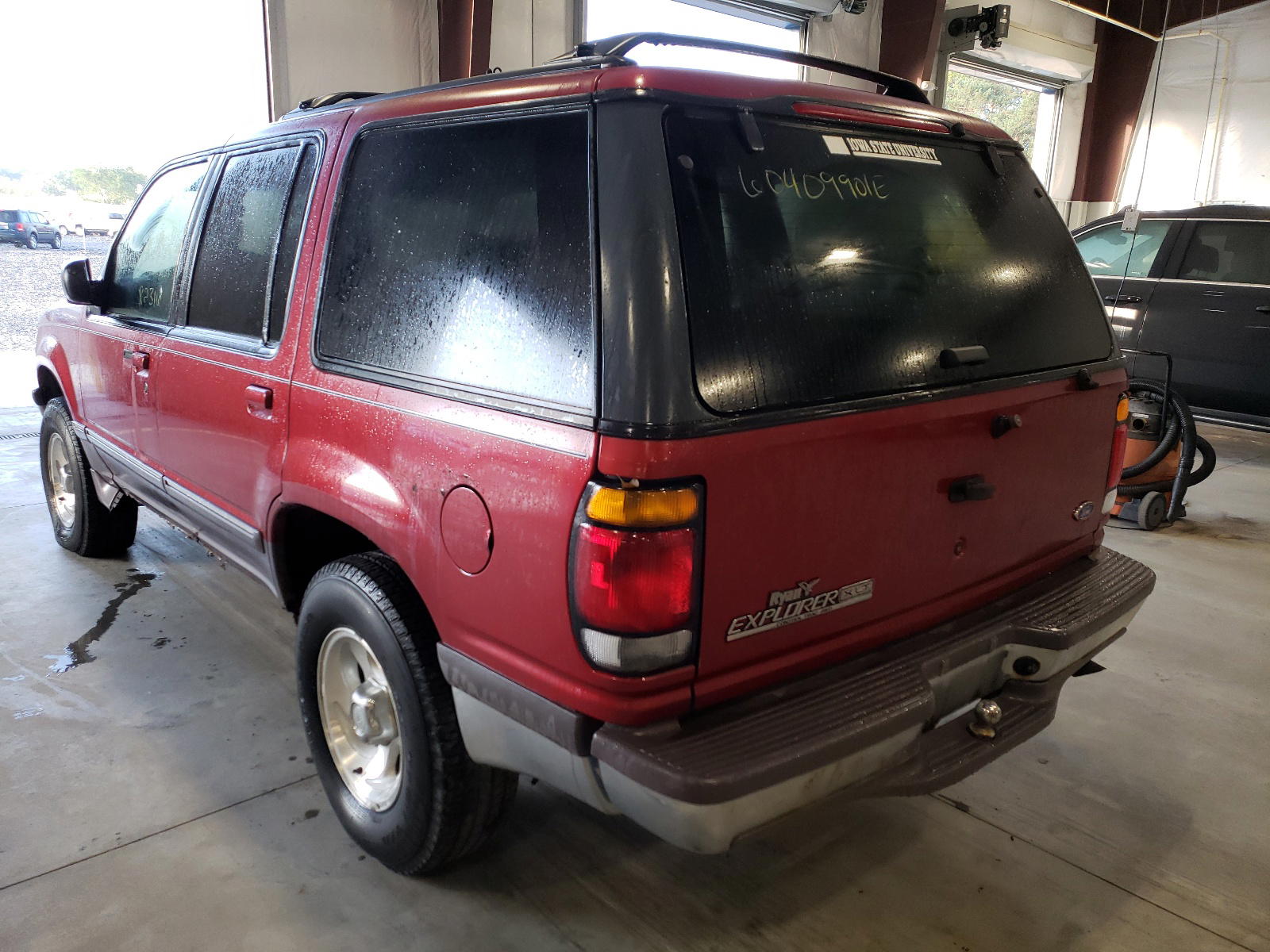 Photo 3 from auction – 1998 FORD EXPLORER with VIN 1FMDU34E1VUC86420
