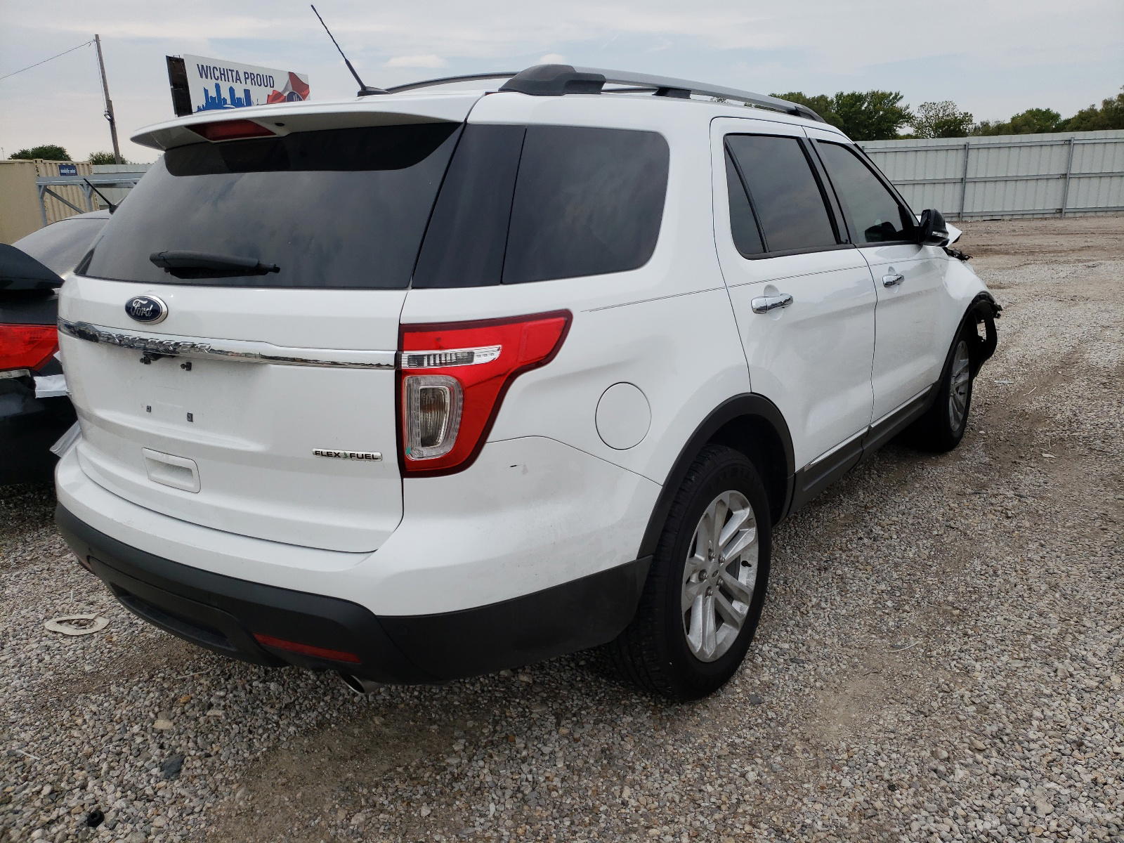 Photo 4 from auction – 2015 FORD EXPLORER X with VIN 1FM5K7D82FGB72843